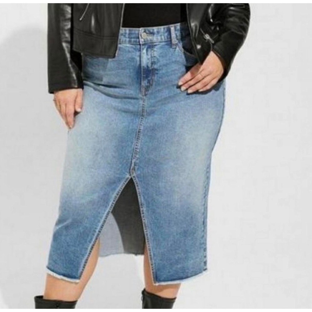 Torrid Light Wash Denim Midi Skirt Front Slit Raw Hem Sz 12 Pencil Distressed